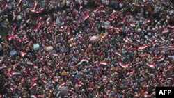 Мұхаммед Мурсиге қарсы египеттік әйелдер президенттің отставкаға кетуін талап еткен шеруге шықты. Тахрир алаңы, Каир, 2 шілде 2013 жыл.