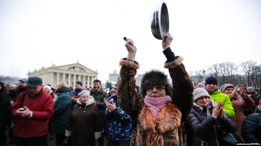 The protesters gathered on Minsk's Kastrychnik Square on February 2015.