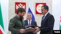 Глава Чечни Рамзан Кадыров и глава Ингушетии Юнус-Бек Евкуров после подписания соглашения о границе, 26 сентября 2018 года 