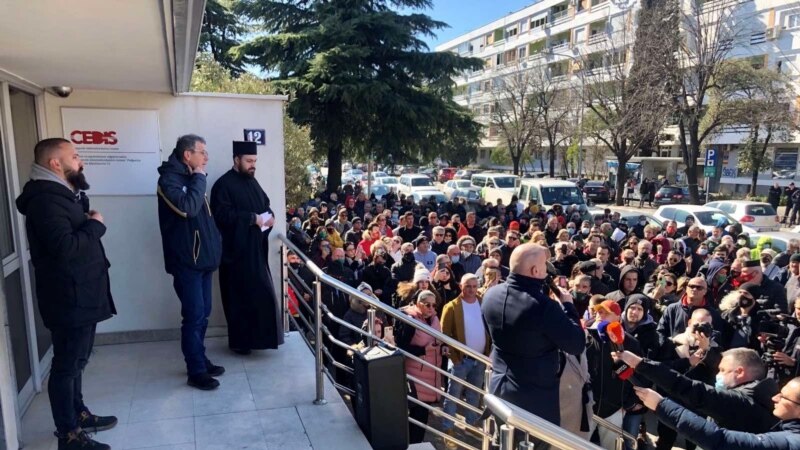U Podgorici protest zbog isključenja struje Crnogorskoj prvoslavnoj crkvi 