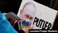 Demonstrație împotriva invaziei ruse din Ucraina la Viena, 25 februarie 2022.