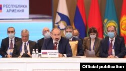 Kazakhstan - Armenian Prime Minister Nikol Pashinian speaks during a session of the the Eurasian Intergovernmental Council in Nur-Sultan, February 25, 2022.