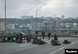 Київ у перші дні повномасштабного вторгнення Росії, кінець лютого 2022 року