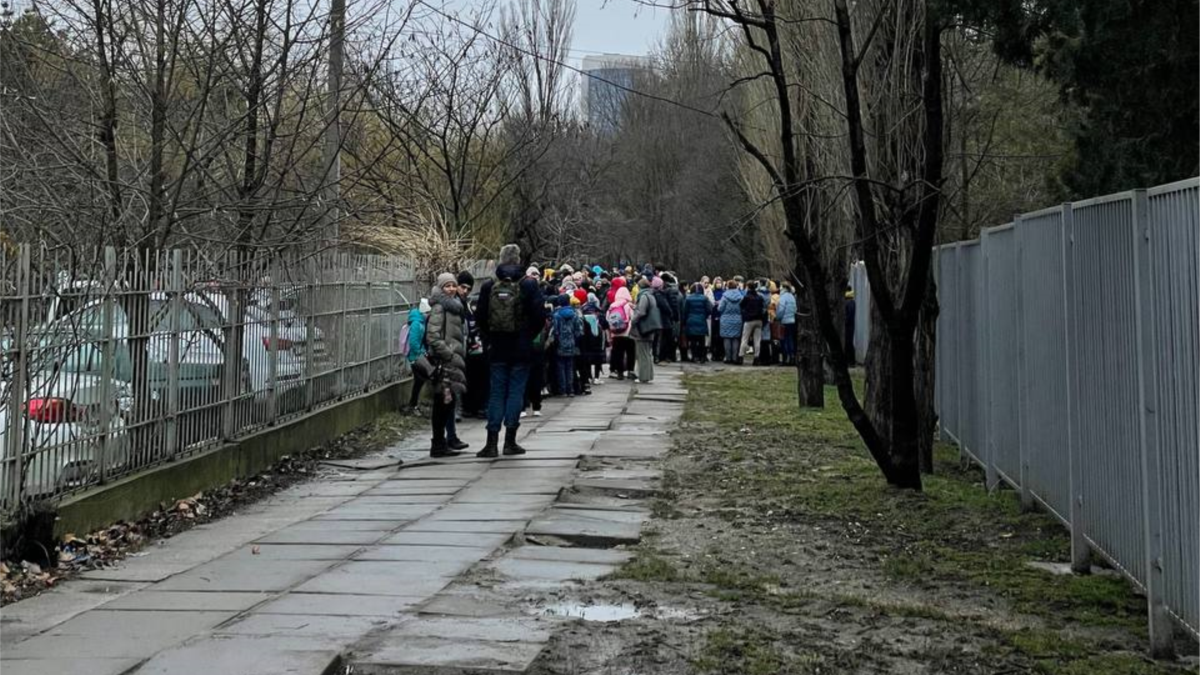 Крым сейчас. Минирование школ в Крыму. Минирование Россия Крым. Заминировали школы.