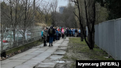 Эвакуация детей из школы в Симферополе, 25 февраля 2022 года