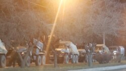 Вайсковы аўтамабіль на ўскраіне Данецку, 23 лютага 2022 году