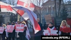 Акция протеста белорусской оппозиции против российского вторжения в Украину. Польша, Варшава, 24 февраля 222 года
