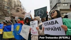 Акция в поддержку Украины в Алматы. 26 февраля 2022 года