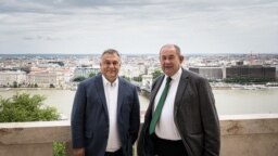 Orbán Viktor miniszterelnök Pásztor Istvánnal, a Vajdasági Magyar Szövetség elnökével 2022 februárjában