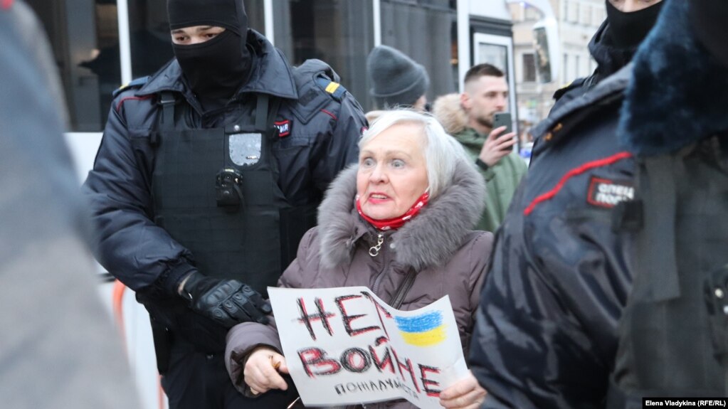 Антивоенный митинг в Петербурге 24 февраля