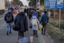 Украинские беженцы на границе с Румынией