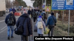 Izbjeglice iz Ukrajine na granici Rumunije u Siretu, 24. februar 2022. 