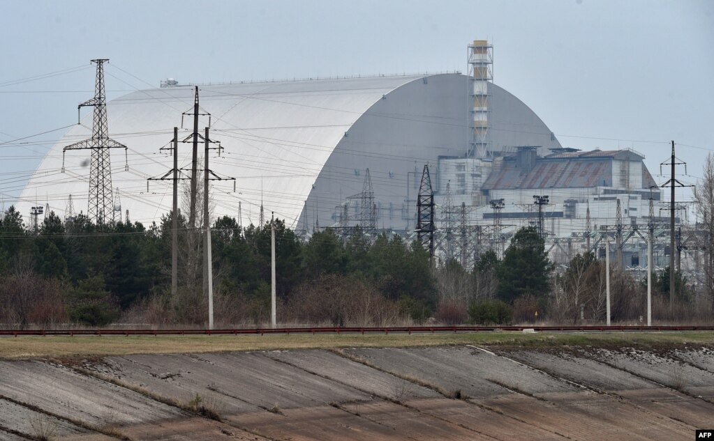 Бої біля в Чорнобильській а зоні були неподалік нового «Укриття», яке зведене за фінансування Заходу. Росія не фінансувала побудову цього об’єкту, який накрив зруйнований четвертий реактор ЧАЕС.