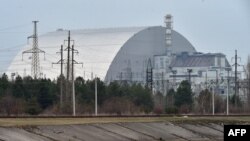 A csernobili 4-es reaktor fölé emelt betonszarkofág