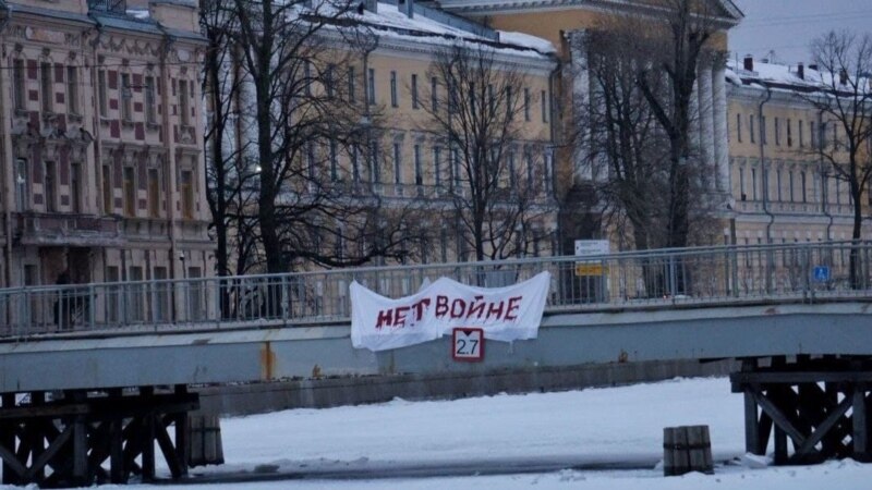 Суд в Петербурге прекратил дело о дискредитации армии против пикетчика