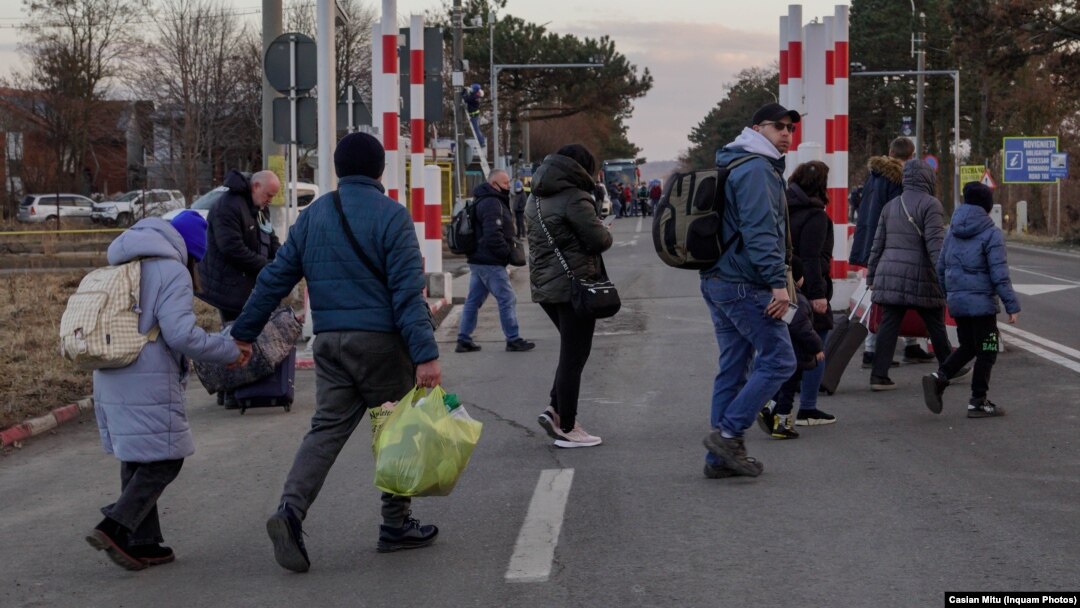 Până duminică, la ora 16, un număr de 56.371 de cetăţeni ucranieni au intrat prin punctele de trecere a frontierei în România. Dintre aceștia 28.174 de persoane au plecat în alte țări.