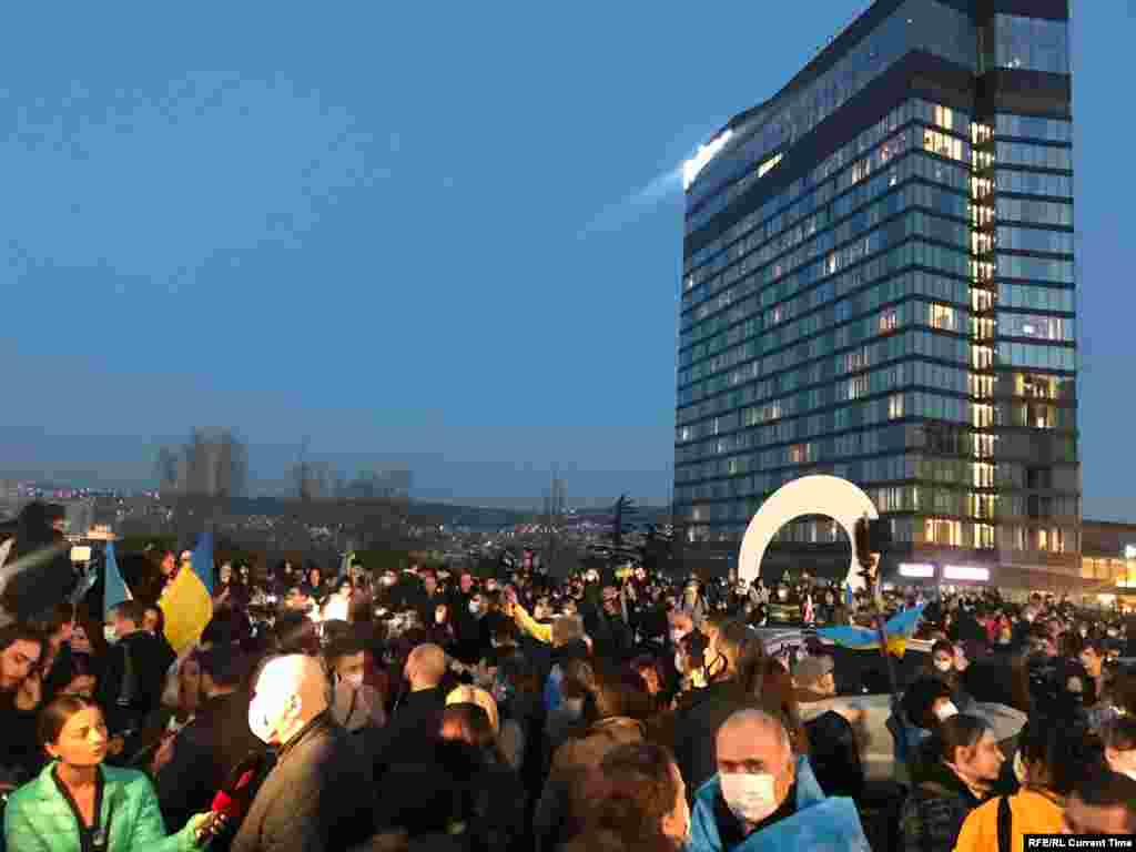 Protestatari din Tbilisi, Georgia. 24 februarie, 2022