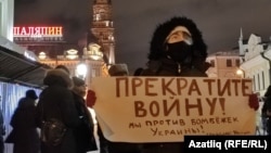 People in Kazan protest against the war in Ukraine on February 24.