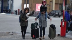 Молдова встречает и размещает беженцев из Украины: кадры из лагеря переселенцев в павильонах «Экспо»