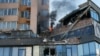 Жылы будынак у Кіеве, пашкоджаны расейскім абстрэлам. 26 лютага 2022