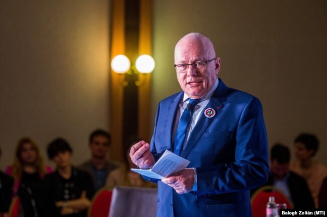 Balázs Péter, a Válasszunk! 2018 (V18) elnöke a csoport fórumán a budapesti Benczúr szállodában 2018. április 4-én