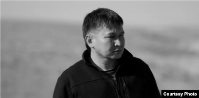 Аузында камминг жасайтын жас қыздардың жинағы