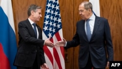 Американскиот државен секретар Ентони Блинкен и рускиот министер за надворешни работи Сергеј Лавров.