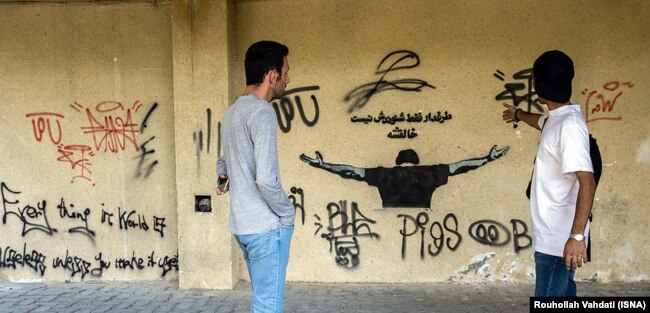 وجود گرافیتی‌های زیاد در شهرک اکباتان، این مکان را از سایر نقاط تهران متمایز کرده است.