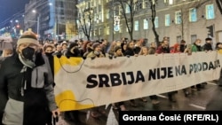 Predstavnici pokreta "Kreni - promeni" protestuju u Beogradu tražeći moratorijum na iskopavanje litijuma u Srbiji, 20. januar 2022. godine.