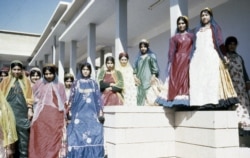Момичета от кашкайско племе, заснети в училище в Шираз.