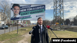 Bana Tibor képviselő, az MMM koordinátora beszél az ellenzék új plakátkampányáról 2022. február 4-én