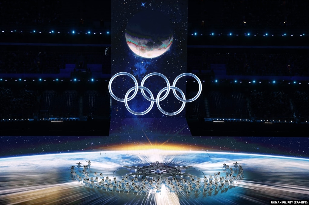 Национальный стадион в Пекине, также известный как "Птичье гнездо", во время открытия зимней Олимпиады–2022.