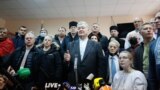 П'ятий президент України Петро Порошенко і його соратники в Печерському райсуді Києва, 19 січня 2022 року 