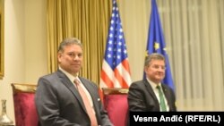 Zëvendësndihmës - Sekretari i Shtetit i SHBA-së dhe i dërguari i posaçëm për Ballkanin Perëndimor, Gabriel Escobar dhe përfaqësuesi i posaçëm i Bashkimit Evropian për dialogun Kosovë-Serbi dhe çështje të tjera rajonale në Ballkanin Perëndimor, Mirosllav Lajçak .