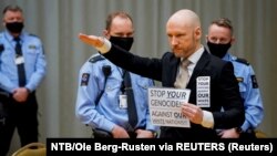Anders Behring Breivik u sudnici 18. 1. 2022.