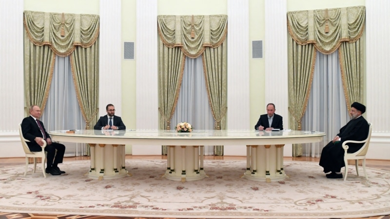 Орусия менен Ирандын президенттери Москвада сүйлөшүү баштады