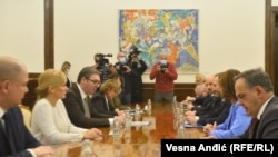 Sastanak predsednika Srbije Aleksandra Vučića sa evropskim posrednicima u međustranačkom dijalogu Tanjom Fajon, Vladimirom Bilčikom, Knutom Flekenštajnom i Eduardom Kukanom. 