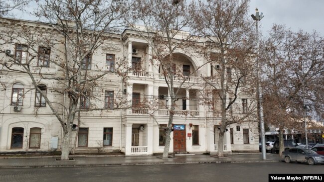 Здание бывшей гостиницы «Кистъ» на площади Нахимова