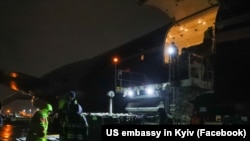 Американское оружие для Украины, фото посольства США в Киеве
