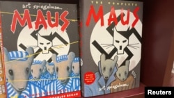 Naslovnice dva izdanja stripa o holokaustru "Maus", Amerikanca Arta Spiegelmana