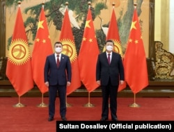 Kyrgyz President Sadyr Japarov (left) meets with Xi on February 6.