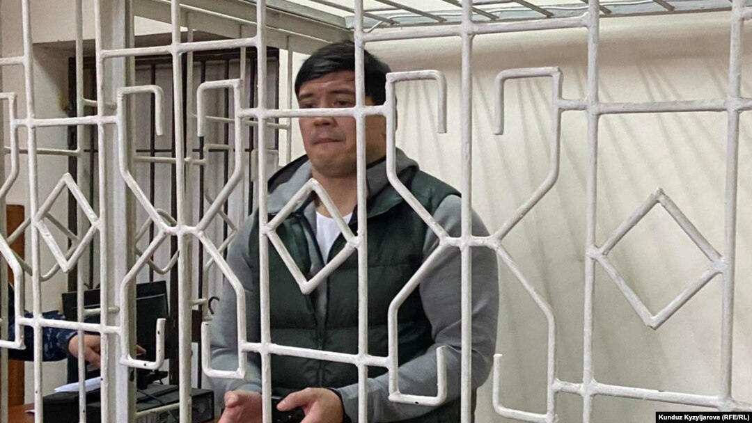 Санжар Сапарбеков сот залында.