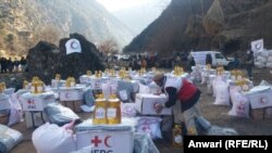 آرشیف، کمک‌های صلیب سرخ و هلال احمر به خانواده‌های بی‌بضاعت در افغانستان