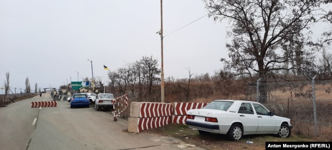 Брошенные автомобили на нейтральной полосе