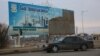 Кызылорда после Январских событий. На проспекте Назарбаева в городе протестующие сорвали с билборда изображение экс-президента Казахстана. 6 января 2022 года 