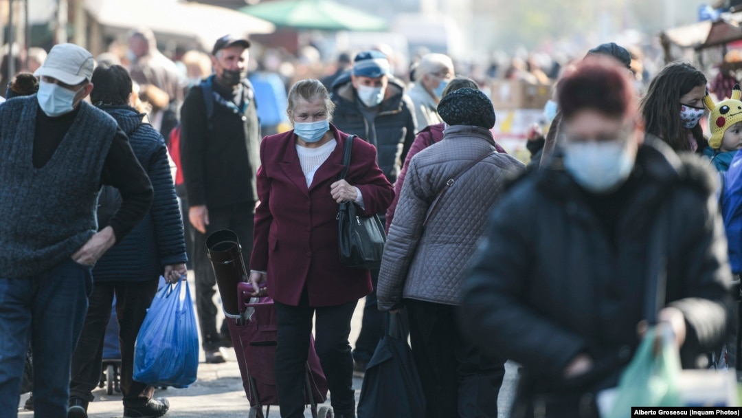 Populația din toate cele zece cele mai mari orașe ale României, în frunte cu Bucureștiul, a scăzut față de Recensământul anterior. Doar trei reședințe de județ au populații ușor mai mari: Vaslui, Bistrița și Alba-Iulia.