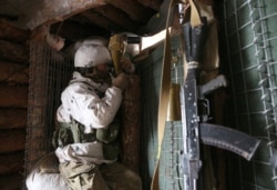 Позиции украинских военнослужащих на линии разграничения сторон с сепаратистами в Донбассе