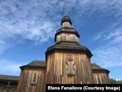 Відбудована дерев’яна козацька церква у Батурині