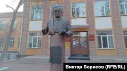 Памятник Александру Кенелю