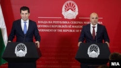 Македонскиот премиер Димитар Ковачевски и неговиот бугарски колега Кирил Петков 